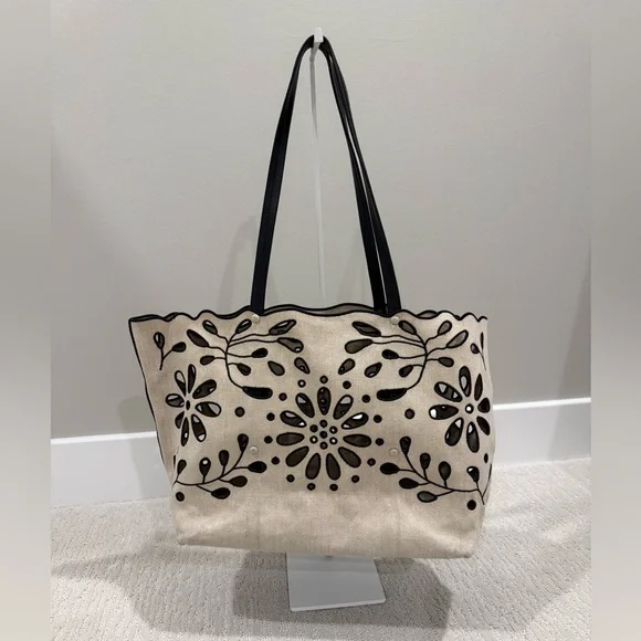 Chloe Kamilla east west eyelet broderie linen tote with leather handles - Picture 3 of 14